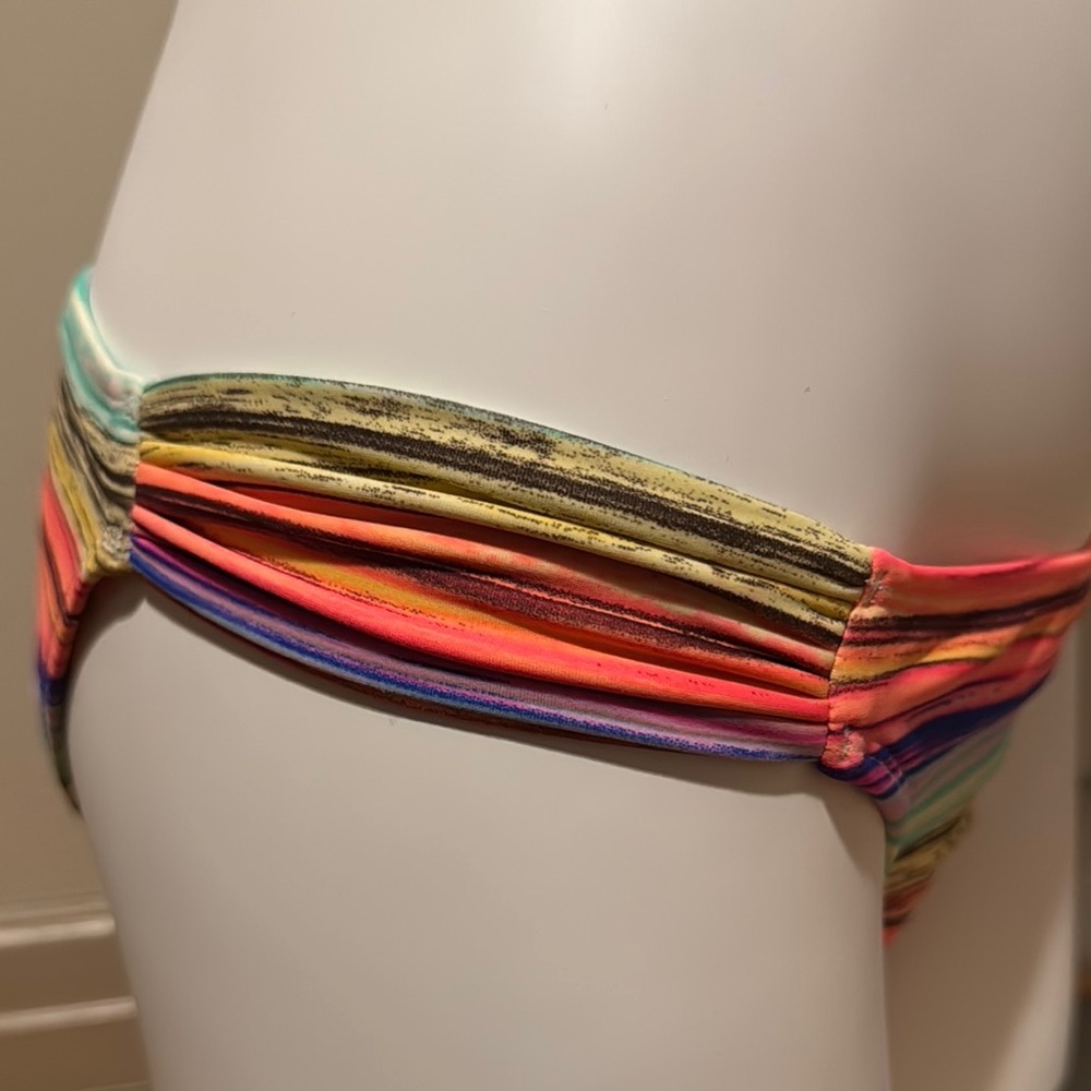 Eidon Striped Bikini Set - Picture 6 of 6